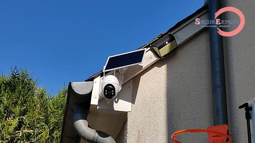 camera-solaire-iegeek-s7-fixee-mur